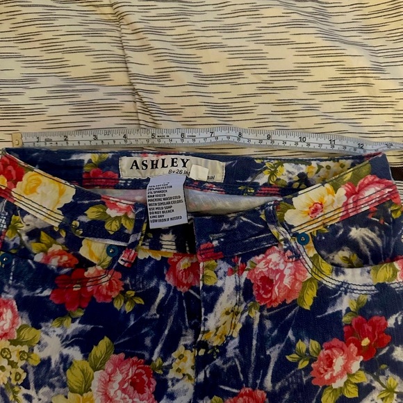 Colorful Floral Skinny Jeans - Picture 5 of 7